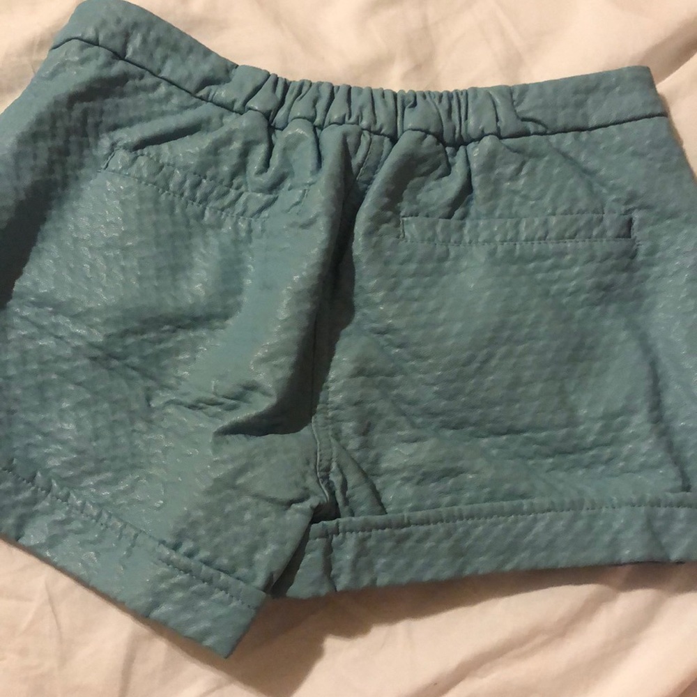 Shorts - Picture 3 of 4